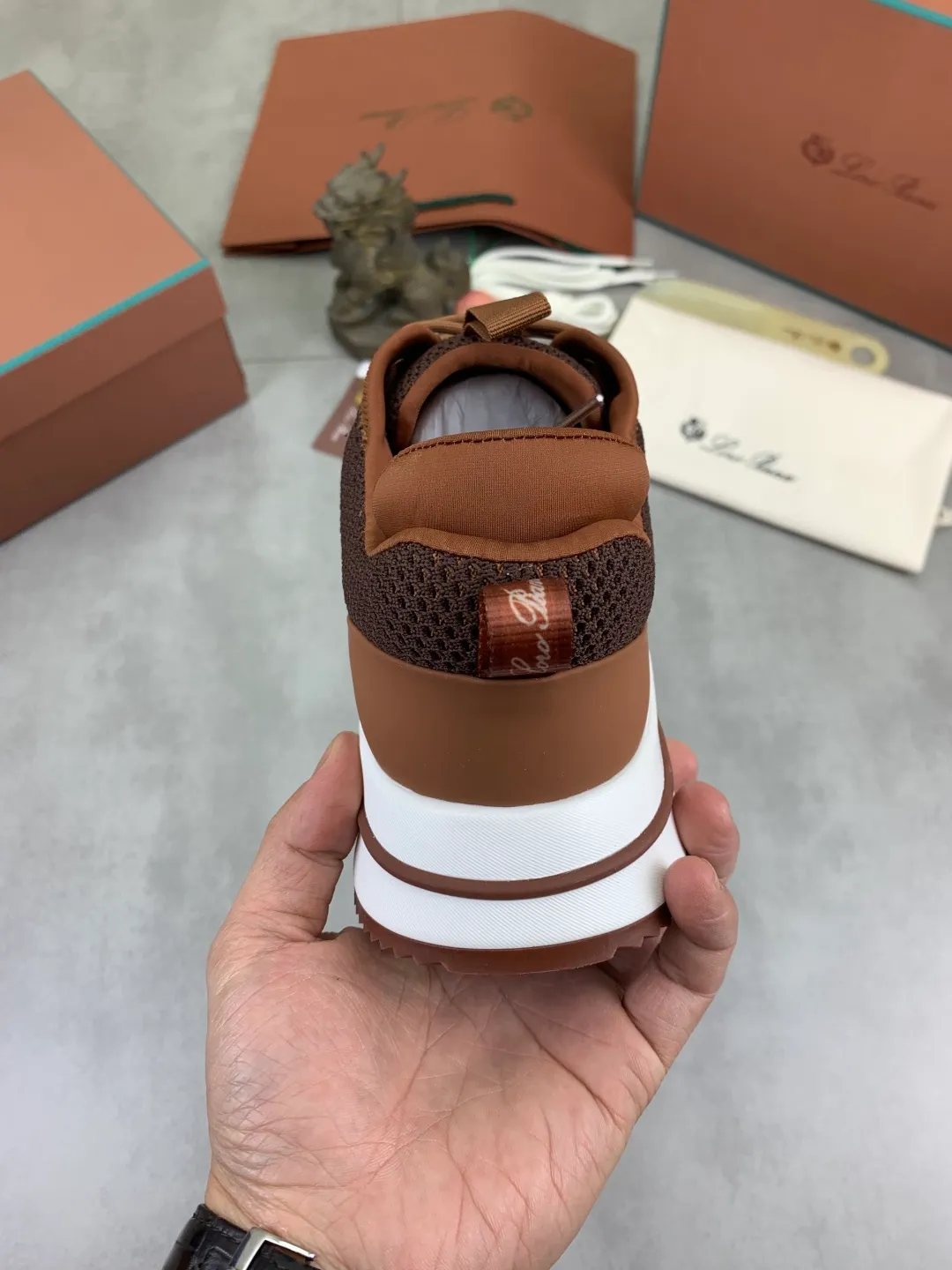 Men's men's shoes 💰P542 New style 💰High quality The latest casual shoes Loro Piana 💯Top grade💯Buy the original copy💯 Founded the existing Loro Piana company on April 24, 1924. The family has been operating for the sixth generation, providing top quality products to customers who are discerning in taste and quality. Imported original fly woven fabrics with cowhide fabric, plain calfskin lining, hand-stitched threads with cowhide feet, original packaging, high-end outsole, size: 38-46, multiple colors available, complete package